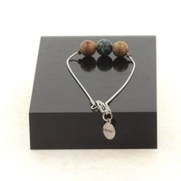 Steine Und Mineralien. Armband Aus Edelstahl Mit Einer Afrikanischen TüRkisperle