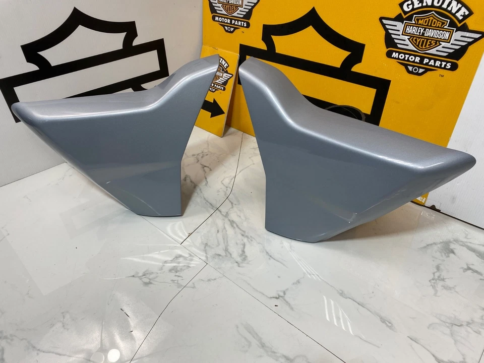 Carenados laterales de triciclo plateados Tri Glide Freewheeler RG3 OEM Harley 09-25 Foto 3 de 4