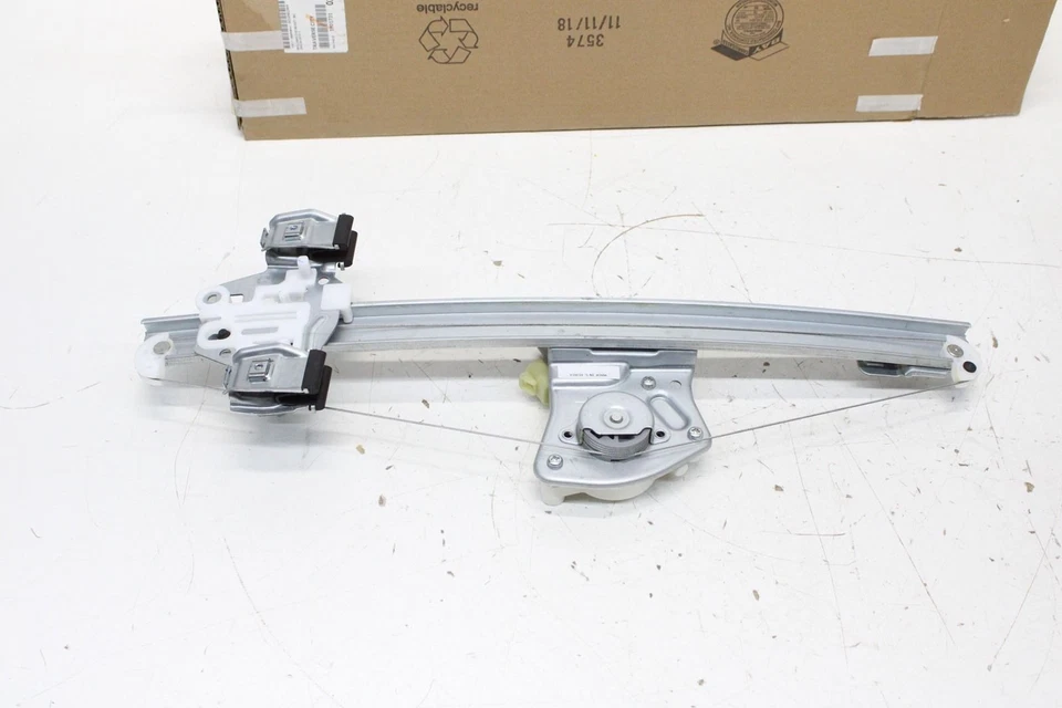 Chevrolet Silverado 1500 2007-2013 regulador de ventana trasera izquierda y motor OEM Foto 2 de 4