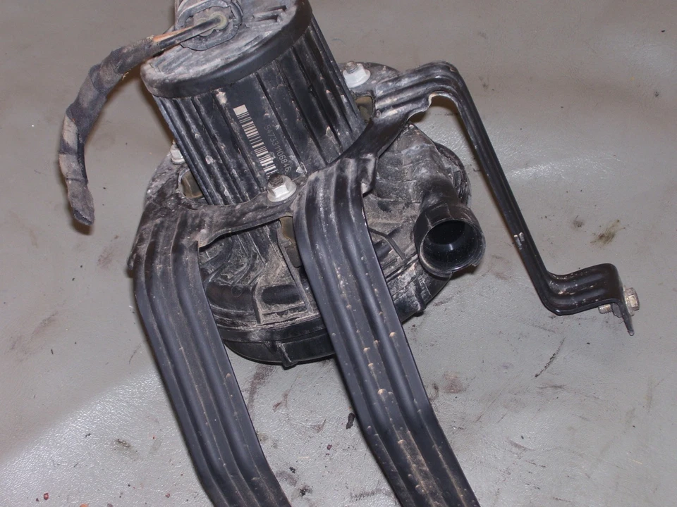 Bomba de smog de inyección de aire secundaria BMW 745i 2002 OEM #117201T33172812901 Foto 2 de 4