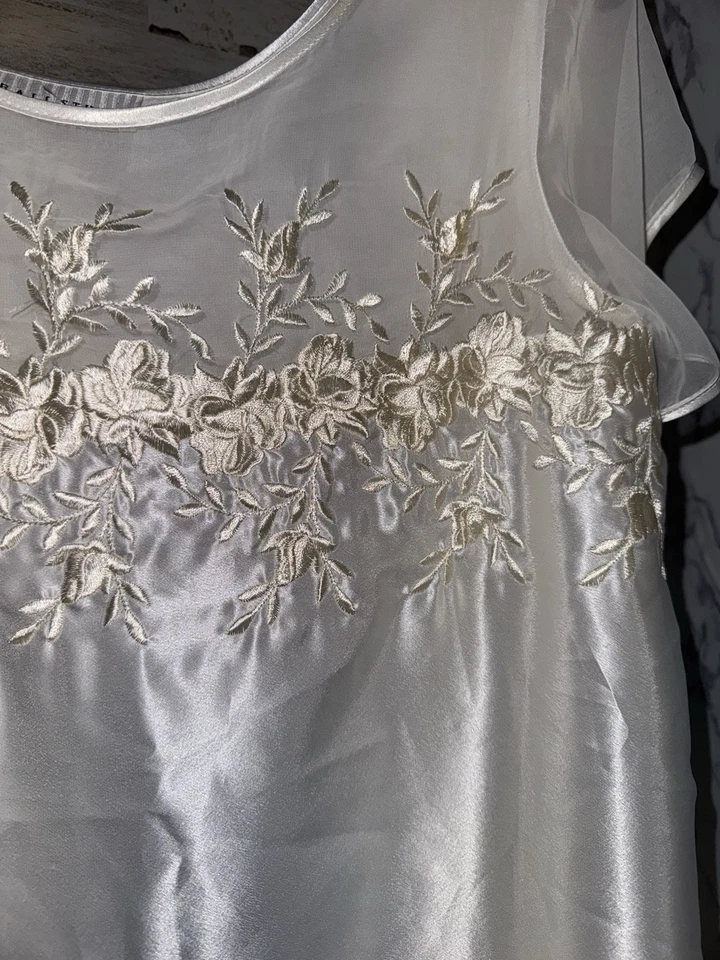 Vestido lencería Bali Studio Collection grande satinado crema Foto 3 de 4