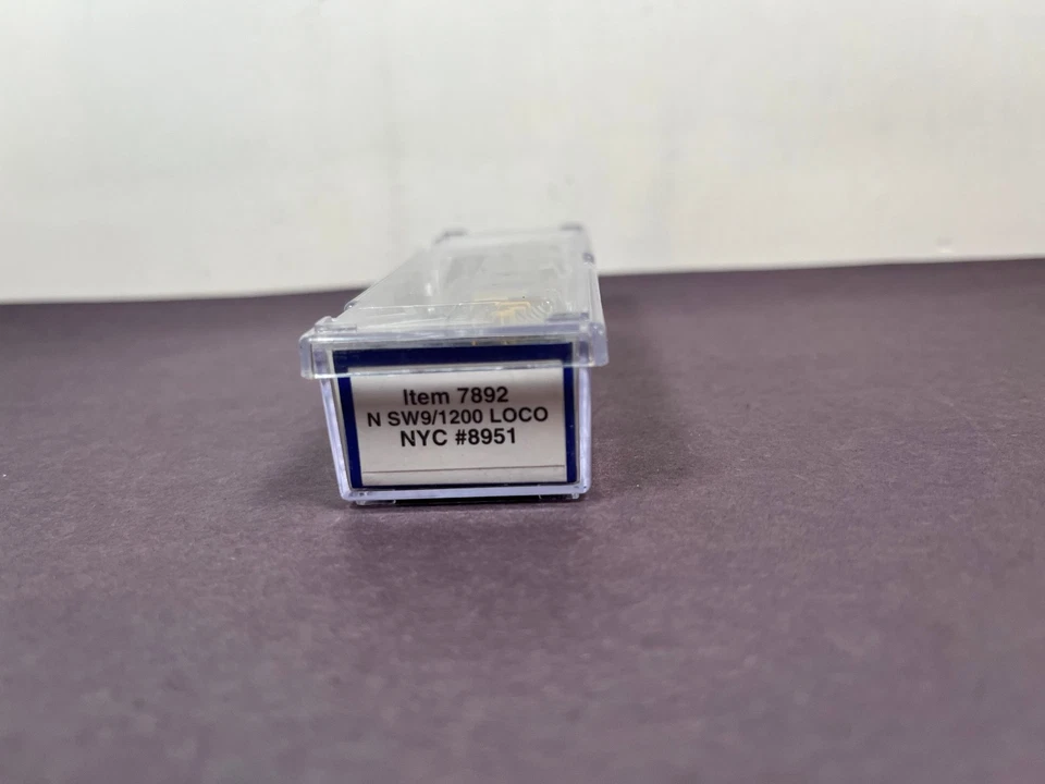 Life Like Trains N Scale Diesel Locomotive 7892 N SW9/1200 New York NYC 8951 - Image 3 of 4