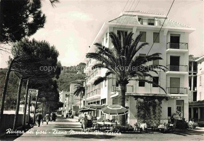 Diano Marina Imperia Liguria IT Via-Torino Palme Balkone Strassencafe Sonnenschi