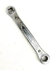 Vintage Indestro 0702 SAE 3/8" x 7/16" Double Box End Ratchet Wrench 6 Pt - USA