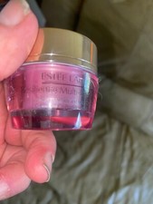 Est e Lauder Resilience Multi-Effect. Tri-Peptide Face and Neck Cream SPF 15