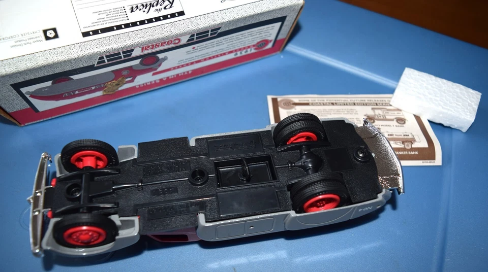 Dodge Airflow Tanker Bank Coastal 1939 de colección escala 1:38 fundido a presión por Ertl nuevo en caja 1996 Foto 4 de 4