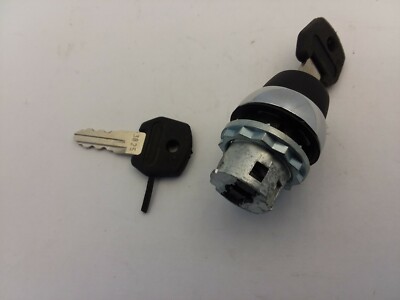 SPRECHER & SCHUH D7M-KM23 SELECTOR SWITCH 2-POSTION MAINTAINED KEY L/R NNB