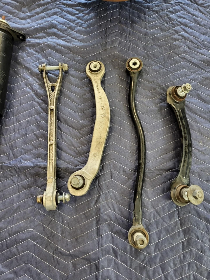 Joelho de suspensão traseiro do passageiro direito DODGE CHALLENGE 2018 3,6L usado fabricante de equipamento original 15-23 - Imagem 3 de 4