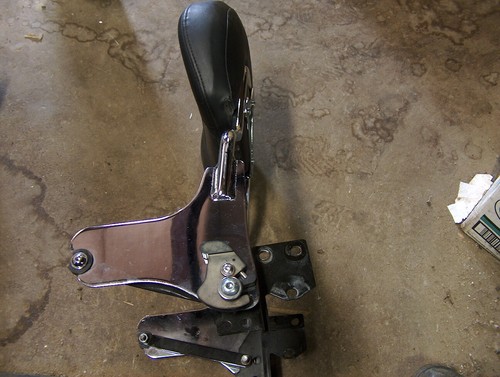 1997 / 2008 HARLEY DAVIDSON PASSENGER QUICK RELEASE BACKREST AND MOUNTS - Picture 2 of 3