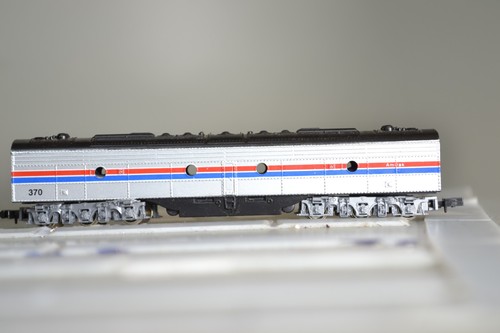 91086 escala N CON COR HECHO POR KATO EN JAPÓN AMTRAK AMTK E9B sin alimentación | Zustand: New