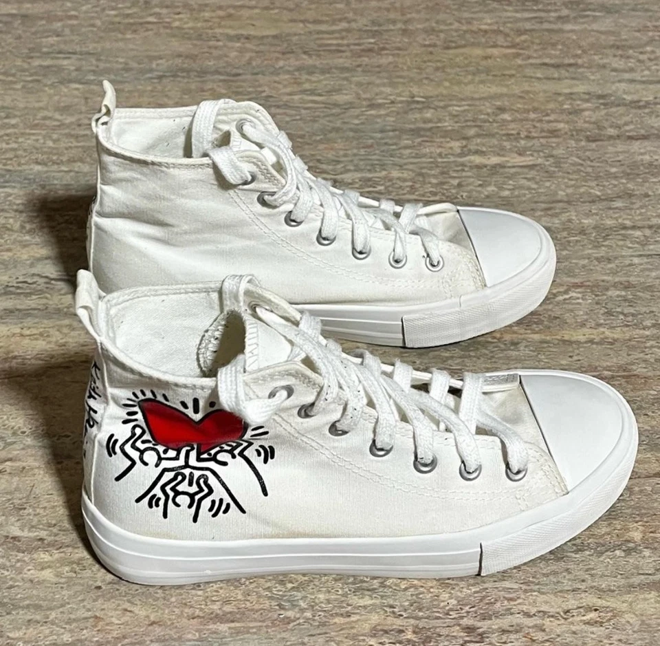 Zapatillas altas Keith Haring Wearables Art blancas/talla EE. UU. 5. Manchas notadas Foto 2 de 4