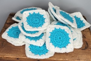 Lot of 26 Crochet Medallion Burst Turquoise & White Yarn Afghan Granny Squares