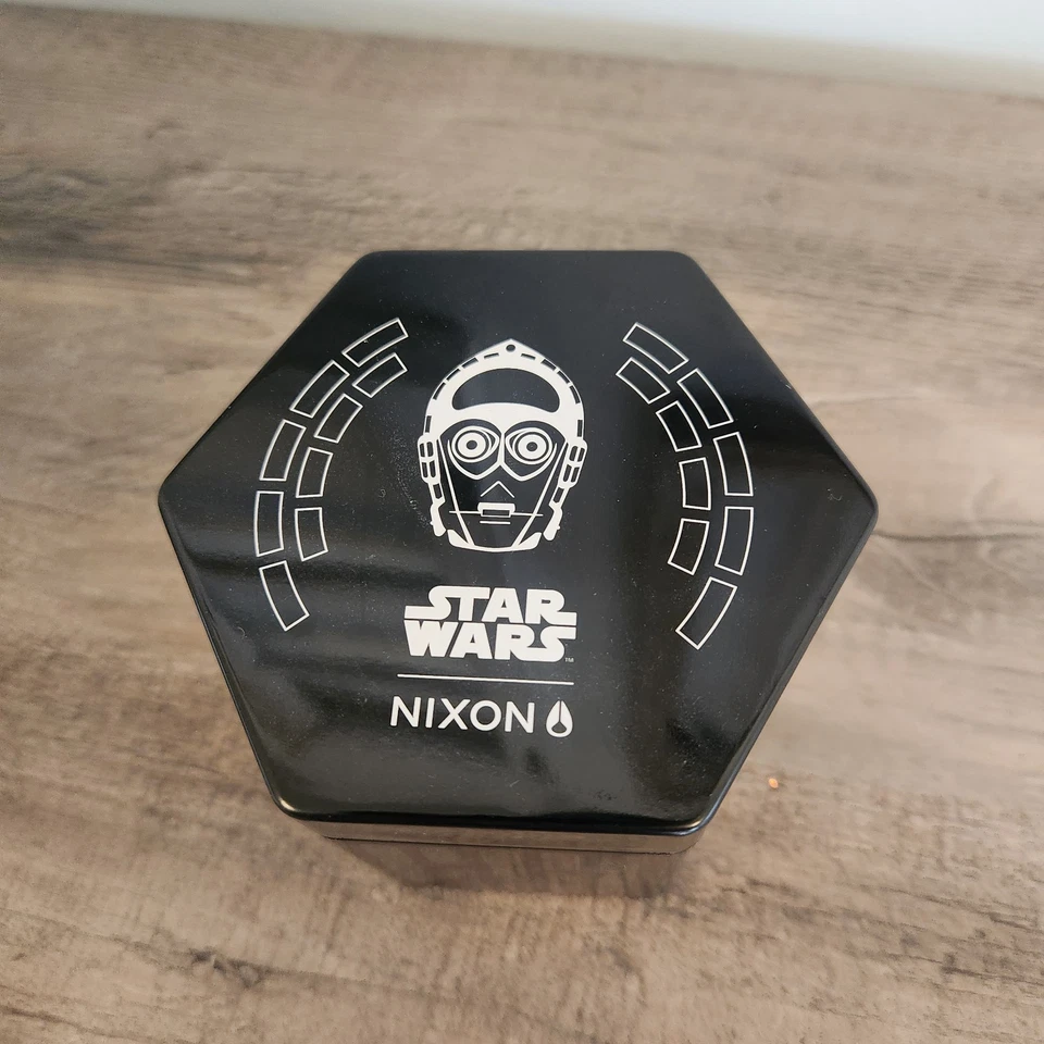 Reloj Pulsera 42mm Nixon Star Wars The Sentry SW C-3PO Tono Dorado Cuarzo Foto 2 de 4