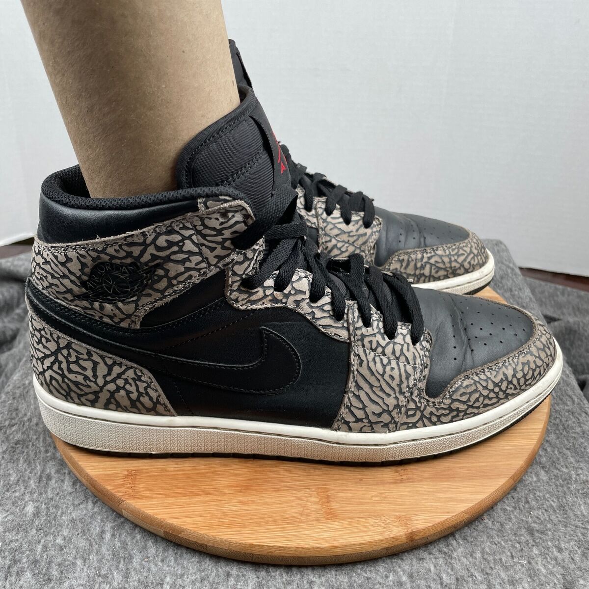 Nike Air Jordan 1 High Retro Un-Supreme Elephant Print Nike Air Jordan 1 High Retro Un-Supreme Elephant Print
