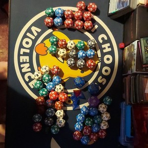 Wizards of the Coast Magic: The Gathering Spindown Multicolor D20 D4 Dice Lot 60