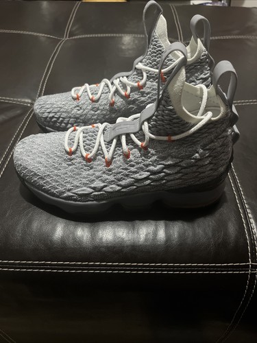 Nike Lebron James XV GS Basketball Shoes 922811-080 Safety Orange Size 7Y - Picture 10 of 11