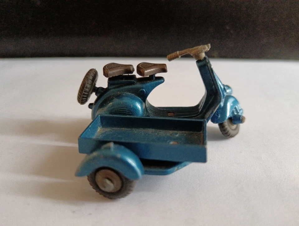 Tekno Vespa Scooter & Sidecar. Rare in metallic blue. Missing One Side Of Handle - Immagine 3 di 4
