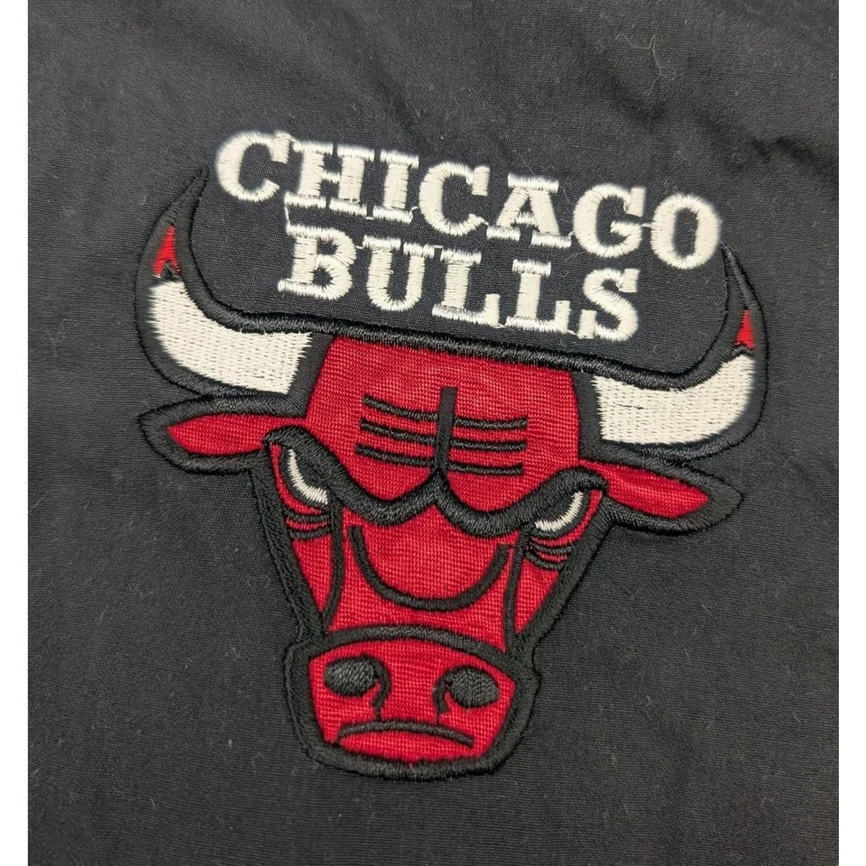 Vintage Chicago Bulls NBA Pro Player Windbreaker jacketSize: XXL - Image 2 of 4