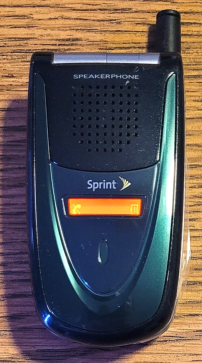Sanyo VI-2300 - Green and Black ( Sprint ) Flip Phone - READ