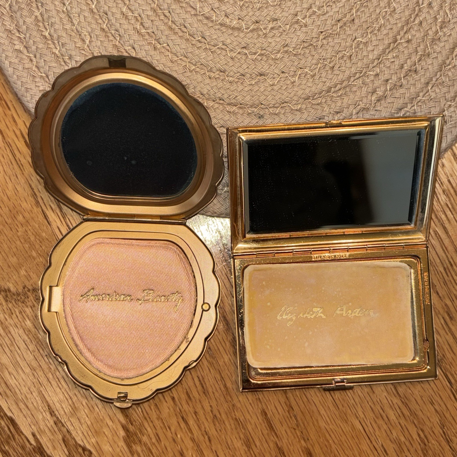 Vintage American Beauty Compact And Powder Compact 
