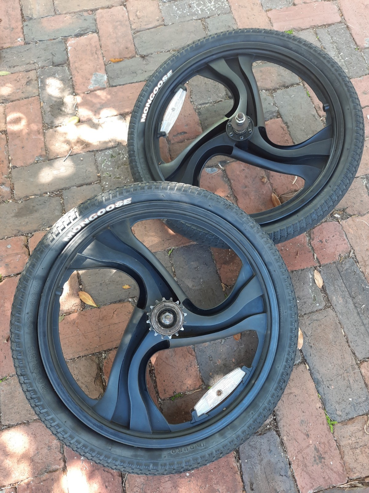 2010  BMX Mongoose 3 Spoke Mag wheels And Tires 3/8 Axel 16t