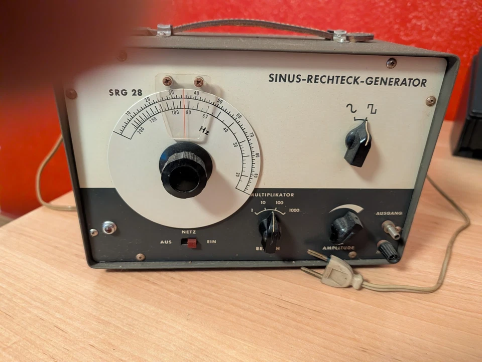 SRG 28 Audio Sinus Rechteck Generator Messgerät Vintage ungetestet defekt - Bild 3 von 4
