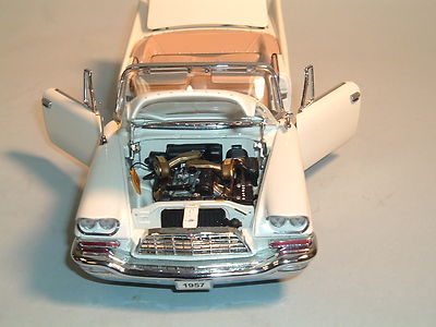 Danbury Mint 1/24 D103 – Chrysler 300C Convertible 1957, Blanche, Diecast
