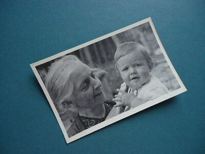 WITH GRANDMA: PHOTO, PHOTOGRAPH, WIFE, GRANDMA, CHILD, GRANDDAUGHTER, BABY, FAMILY, GRANDMOTHER!