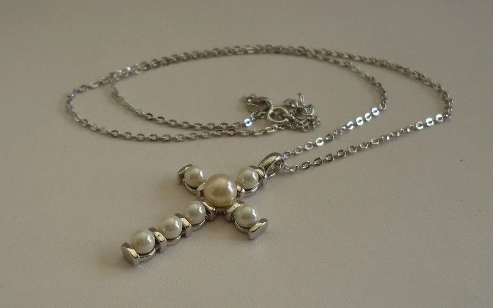 COLLAR COLGANTE CRUZ PERLAS PLATA ESTERLINA 925 CON PERLAS BLANCAS/18 PULGADAS Foto 2 de 4