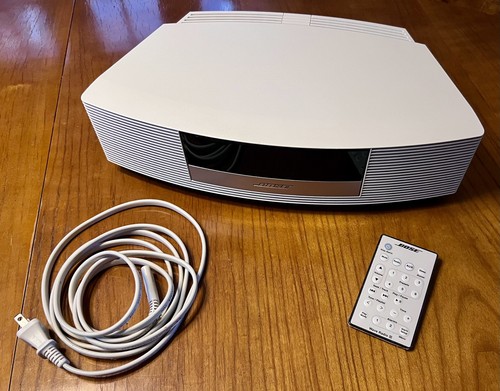 BOSE Wave Radio 3 AM/FM, White. Sealed New Remote (Non-CD Model) Works Great