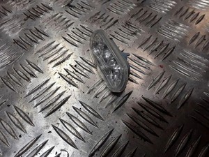 VW CADDY III Furgon 2KA, 2KH, 2CA, 2CH Kotflügelblinker vorne links 33830040