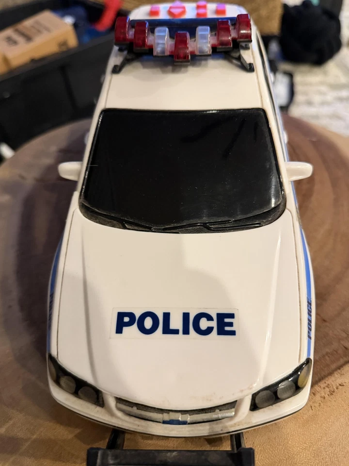 NYPD 2003 Chevrolet Impala Police Patrol Toy Car Vehicle Model White Blue Lights - Image 3 of 3