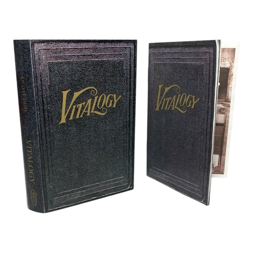 2 Pearl Jam Cassette Tapes - VITALOGY (w/ booklet) & VS, '90s Grunge Alternative - Picture 16 of 23