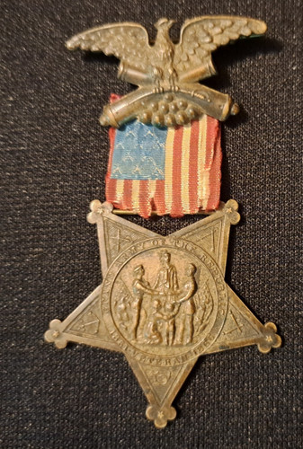 GAR Membership Star Metal With Flag Veterans 1861-1866 US Civil War Badge Pin