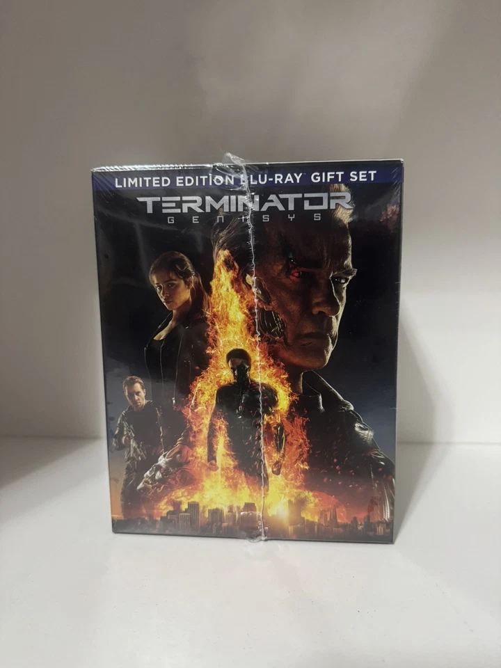 Terminator Genisys Limited Edition Endo Skull Blu-Ray Movie Gift Set Combo NEW - Image 4 of 4