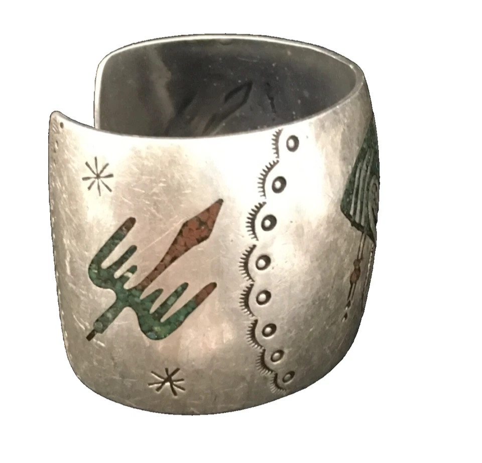 Brazalete Navajo años 70 con incrustaciones de ley turquesa estampado Foto 3 de 4