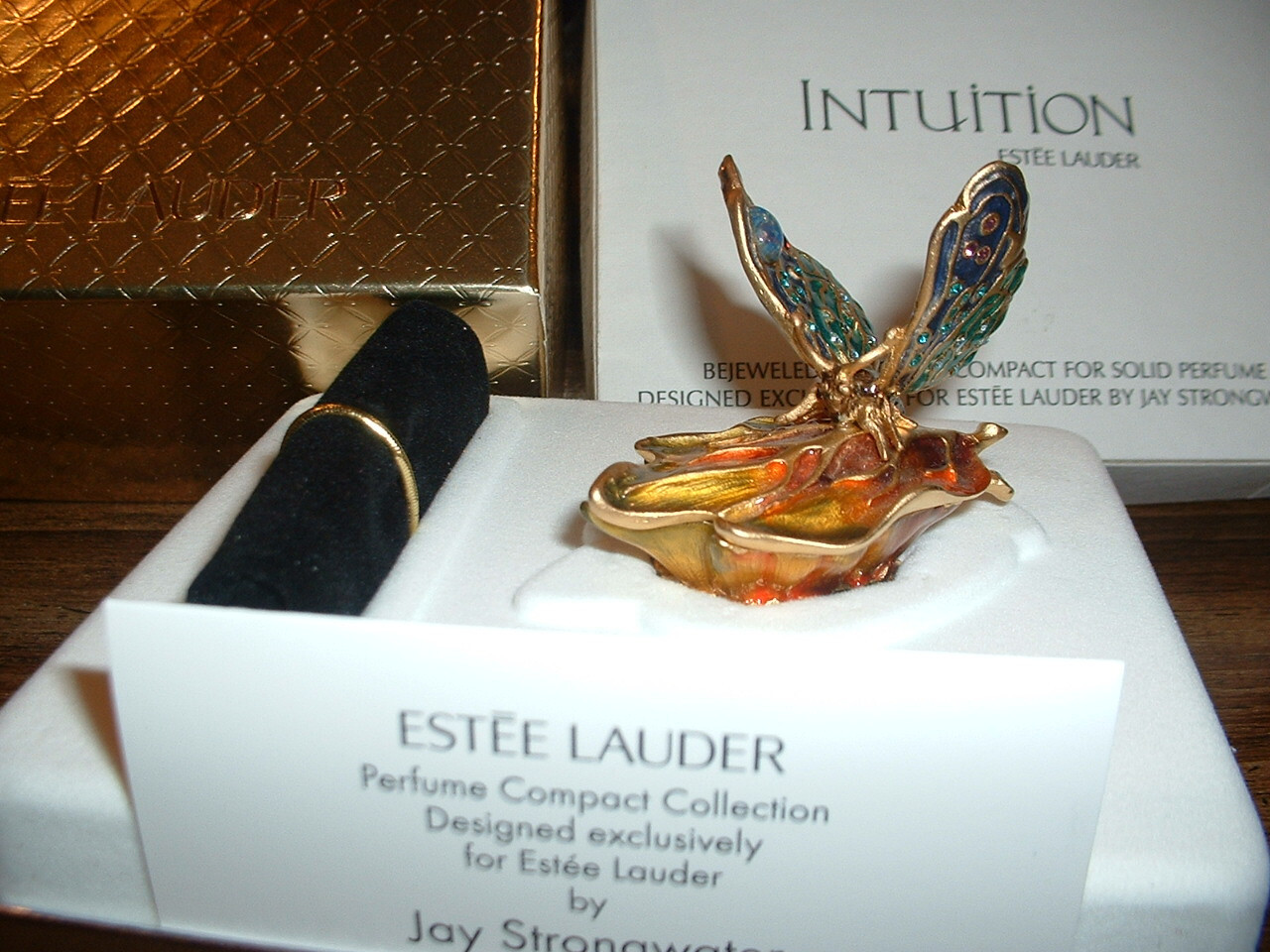 ESTĒE LAUDER】ソリッドパフィーム ドロップ イントゥイション 【公式