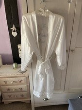 Beautiful white bride robe - size 10-14