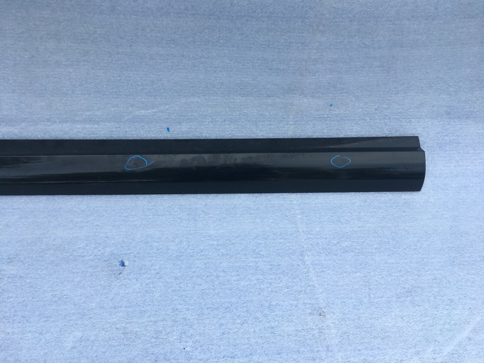 2017 2018 Maserati Levante left door molding PART#670035236 OEM