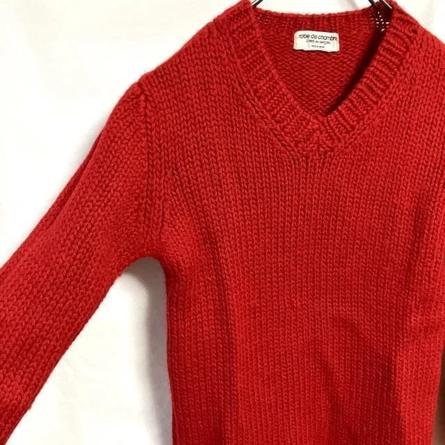 Suéter tejido Comme des Garçons rojo cuello en V, talla M, usado Foto 3 de 4