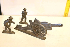 ARTILLERY TEAM 3 CANNON SOLDIERS GREY IRON BARCLAY MANOIL CAST IRON