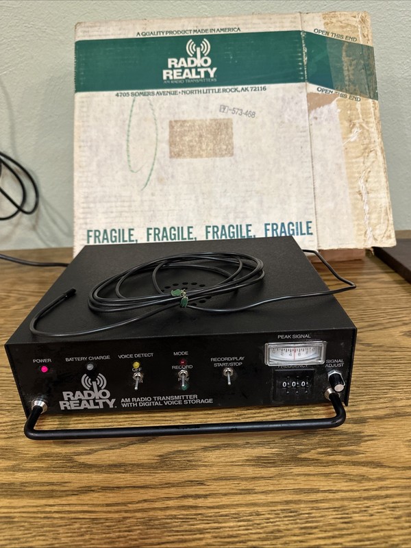 RADIO REALTY AM RADIO TRANSMITTER MODEL 1650 ~Record & Play                (844)