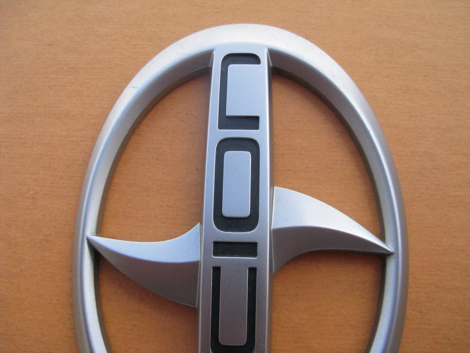 2004 2005 2006 SCION XB REAR LID EMBLEM LOGO BADGE SIGN OEM 04 05 06 USED A46935 - Imagem 2 de 4