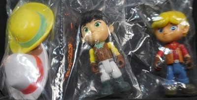 DINO RANCH- FIGURINES-HATS--NEW IN PACK