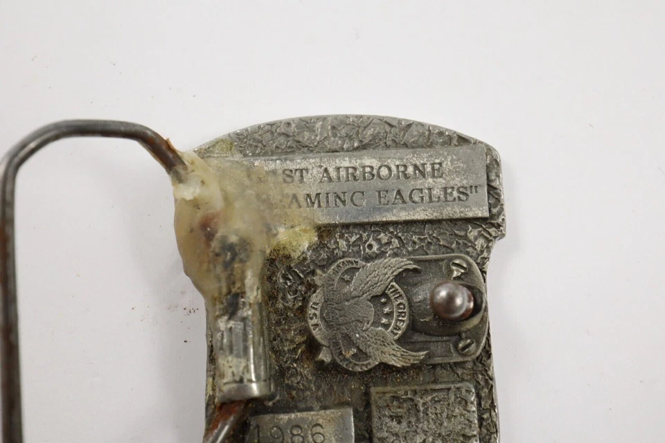 De colección 1991 Estados Unidos EE. UU. Militar Aerotransportado Screaming Eagles Hebilla de Cinturón Foto 2 de 4