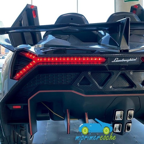 Coche eléctrico para niños LAMBORGHINI VENENO PLATA 4X4 12V 2 Plazas 2.4G - Foto 12 di 16