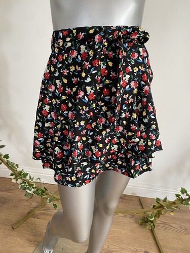 Influence Mujer Falda Talla 8 y 10 Negro Floral Volantes Falda Cinturón Nueva LA22 - Imagen 3 de 12