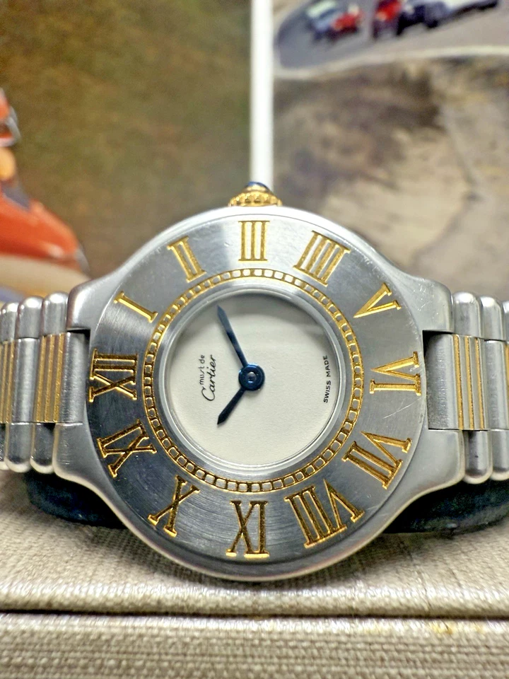 Reloj de vestir Cartier Must De Cartier 21 redondo de acero y oro para dama Foto 2 de 4