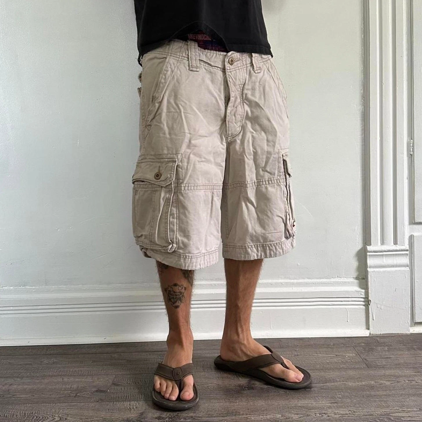 Vintage Y2K 2000s Hollister Baggy Cargo White Tan Khaki Shorts