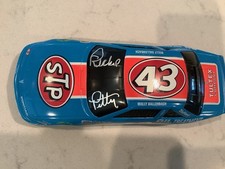 RICHARD PETTY AUTOGRAPHED 1994 STP BANK DIECAST CARDS SIGNED EACH DRIVER